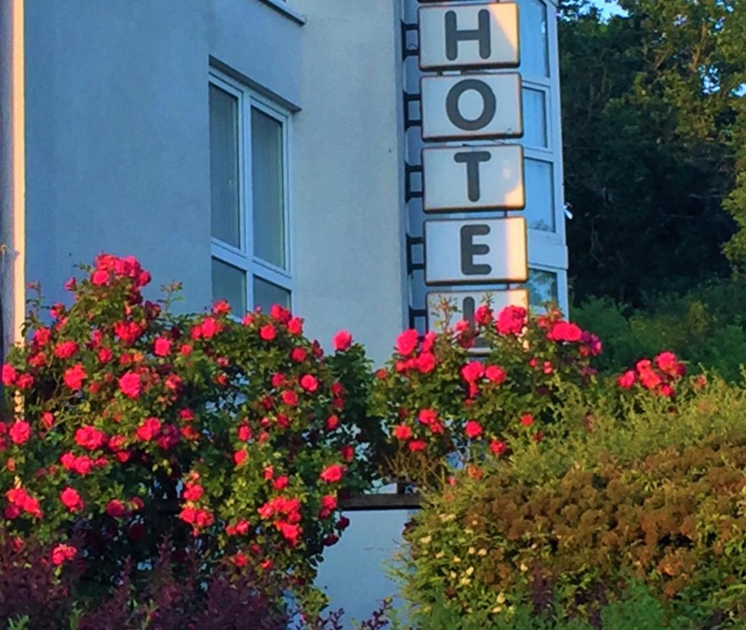 Hotel Garni Am Schaefersberg Niedernhausen Exterior photo